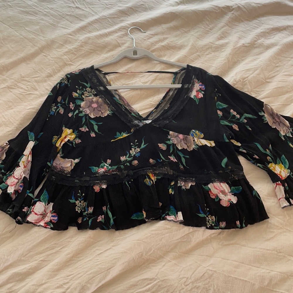 Black floral crop shirt